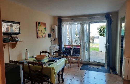 Bernieres-sur-Mer Apartment | FACE ECOLE DE VOILE LA PLAGE A 50 metres