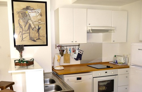 Vauvenargues Apartment | Facing the Montagne Sainte Victoire, the landscapes of Cézanne and Picasso