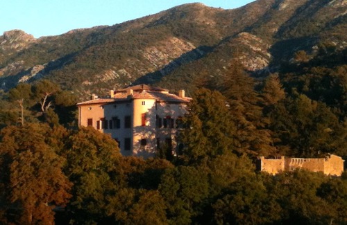 Vauvenargues Apartment | Facing the Montagne Sainte Victoire, the landscapes of Cézanne and Picasso