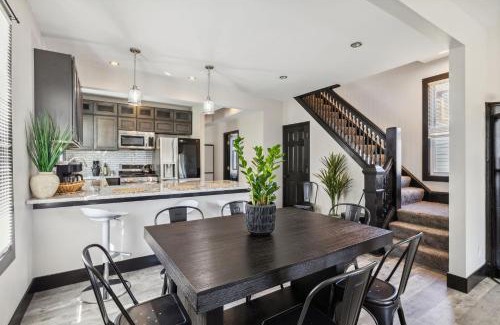 Cleveland House | Fairfax Urban Oasis - New Reno - 5 mins to Clinic