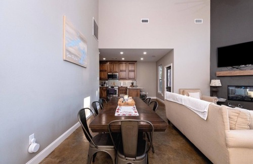 Fairfield Bay House | Fairfield Bay 4-Bedroom Cabin with Lake View, Sleeps 12 - Quiet & Relaxing