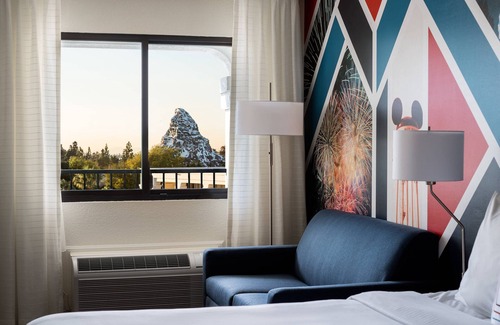Anaheim Resort Hotel | Fairfield by Marriott Anaheim Resort