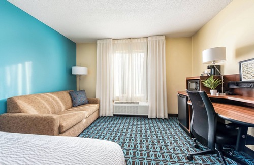 Paw Creek Hotel | Fairfield Inn by Marriott Northlake
