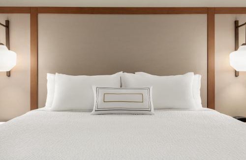 Visalia Hotel | Fairfield Inn by Marriott Visalia Sequoia