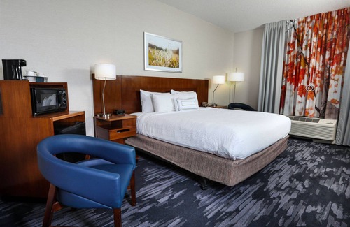 North Charleston Hotel | Fairfield Inn & Suites Charleston North/Ashley Phosphate