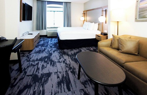 North Charleston Hotel | Fairfield Inn & Suites by Marriott Charleston Airport/Conven