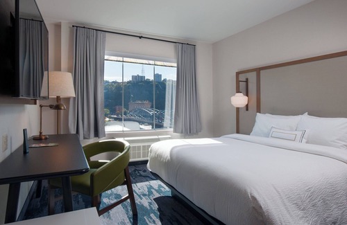 Downtown Pittsburgh Hotel | Fairfield Inn & Suites by Marriott Pittsburgh Downtown