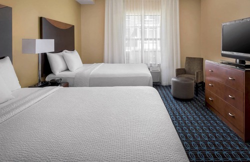 Downtown Baltimore Hotel | Fairfield Inn & Suites Baltimore Downtown/Inner Harbor