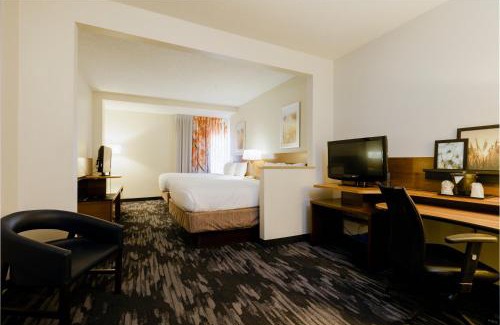 North Charleston Hotel | Fairfield Inn & Suites by Marriott Charleston North/Ashley Phosphate
