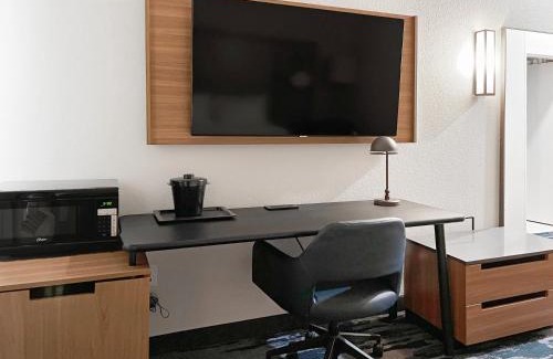 Rogers Hotel | Fairfield Inn & Suites by Marriott Rogers
