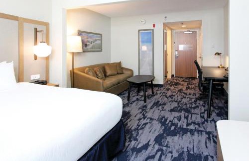 North Charleston Hotel | Fairfield Inn & Suites by Marriott Charleston Airport/Convention Center