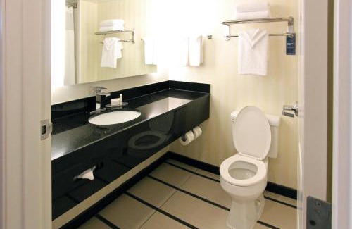 North Charleston Hotel | Fairfield Inn & Suites by Marriott Charleston Airport/Convention Center