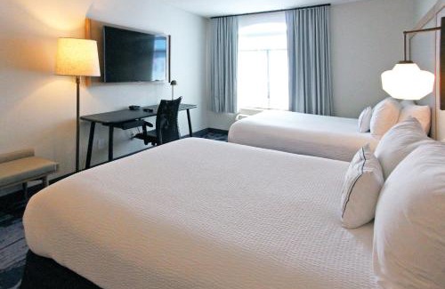 North Charleston Hotel | Fairfield Inn & Suites by Marriott Charleston Airport/Convention Center