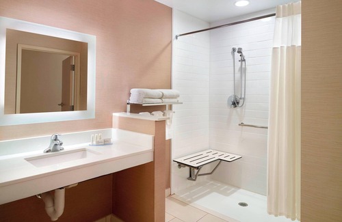 Flat Rock Hotel | Fairfield Inn & Suites by Marriott Hendersonville Flat Rock