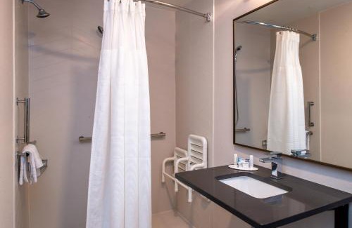 Greensboro Hotel | Fairfield Inn & Suites Greensboro Wendover