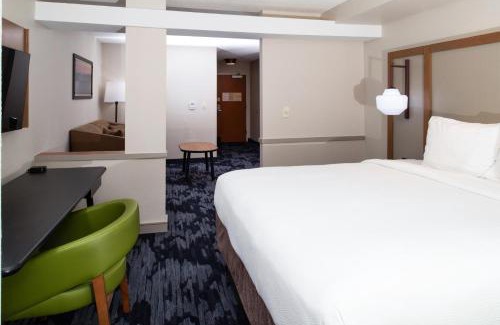 Greensboro Hotel | Fairfield Inn & Suites Greensboro Wendover