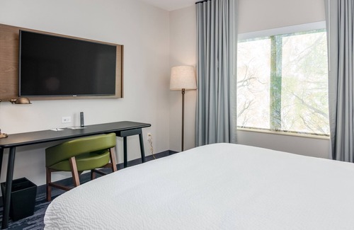 Alviso Hotel | Fairfield Inn & Suites - King