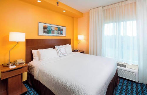 Newark Hotel | Fairfield Inn & Suites Newark Liberty International Airport