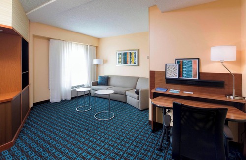 Newark Hotel | Fairfield Inn & Suites Newark Liberty International Airport