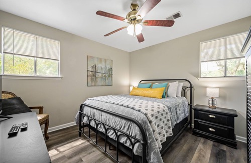 Fairhope House | Fairhope Fav! Huge Yard + Patio, Fire Pit, Free Streaming + Wifi, 40min to Beach
