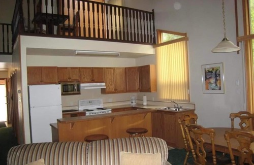 East Kootenay Villa | Fairmont Hot Springs, Sleeps 6, Mountain Side Villa across from Rec Centre