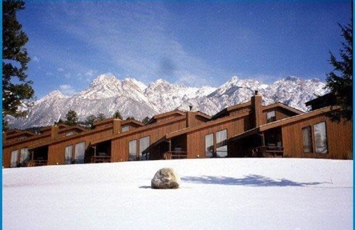East Kootenay Villa | Fairmont Hot Springs, Sleeps 6, Mountain Side Villa across from Rec Centre