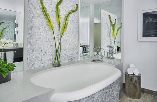 Wilshire Montana Hotel | Fairmont Miramar Bungalows