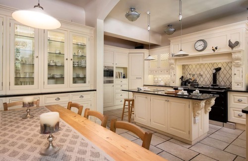 Galashiels House | FAIRNILEE HOUSE - sleeps 16 guests in 6 bedrooms