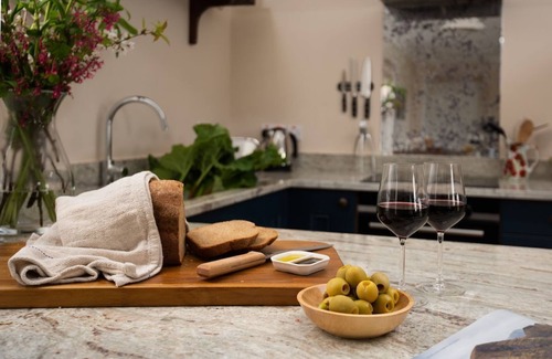 Kelso Cottage | FAIRNINGTON EAST WING - a holiday home that sleeps 4 guests in 2 bedrooms