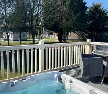 Allerthorpe House | Fairview Lodge with Hot Tub