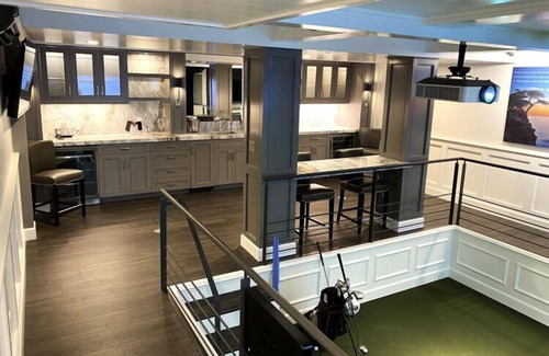 Golden Rectangle Apartment | Fairview Way + Clubroom