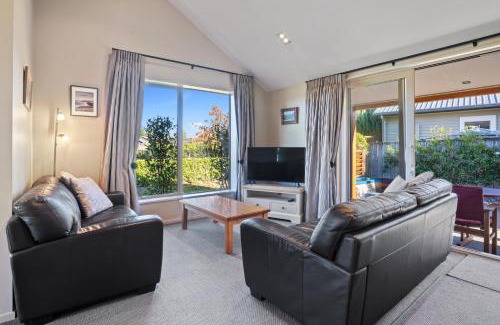 Hanmer Springs House | Fairway Cottage - Hanmer Springs Holiday Home