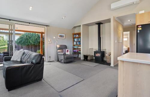 Hanmer Springs House | Fairway Cottage - Hanmer Springs Holiday Home