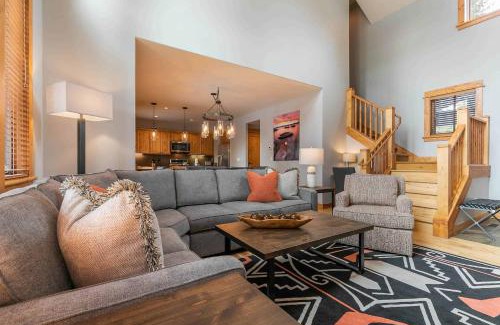 Truckee House | Fairway Drive 13113 by East West Hospitality
