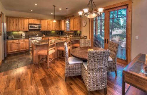 Truckee House | Fairway Drive 13136 by East West Hospitality