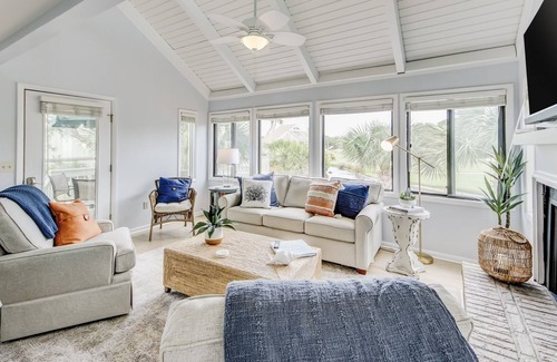 Sealoft Villas Villa | Fairway & lake-view villa with AC, decks, grill, on-site pools & golf