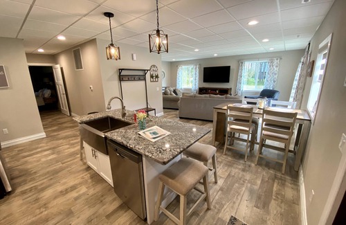 Nekoosa Cabin | Fairway Lodge-Rome Away From Home- 5 minutes to Sand Valley