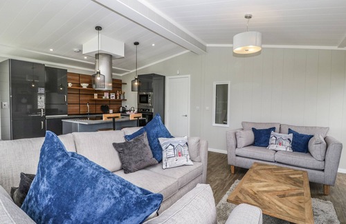 Burnham-on-Sea Cottage | FAIRWAY VIEW 24, pet friendly, country holiday cottage in Brean