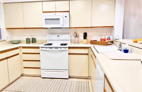 Palm Desert Apartment | Fairway-view 3 Bedroom Condo in Palm Desert