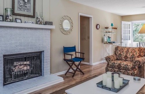 Tarpon Pond Cottage | Fairway Views! Great location! Bike to Beach/Pools/Golf! Amenity Cards!