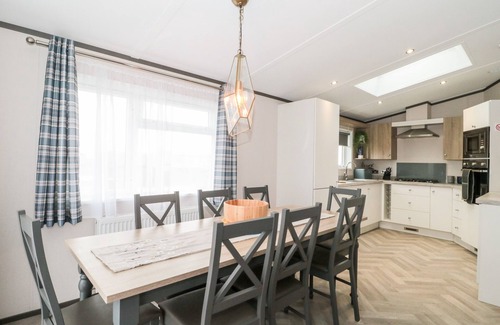 Burnham-on-Sea Cottage | FAIRWAYS 4 - SUNNY MEADOWS, family friendly, with a garden in Brean
