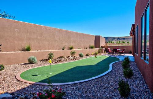 St. George House | Fairways Escape