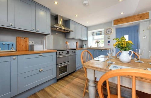 Llanengan Cottage | Fairy tale cottage, close to pub & beach with large enclosed garden & parking