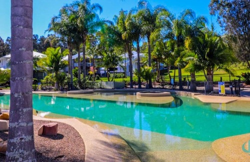Cams Wharf Villa | Fairy Wren Cottage in Raffertys Resort