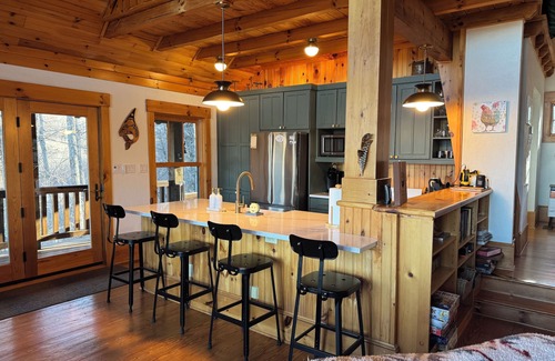 Black Mountain Cabin | Fairytale 3-bedroom cabin in lovely Black Mountain with Views, WiFi, Hot Tub