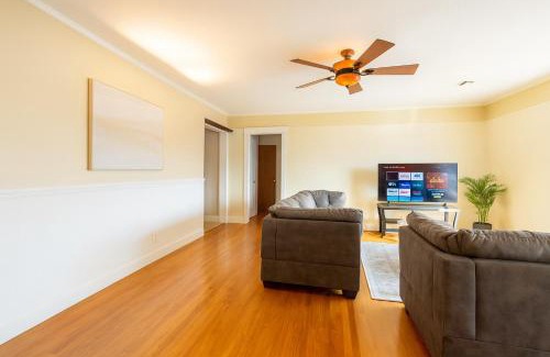 Fullerton House | Fairytale Vacation Home - 10 Min Drive to Disneyland