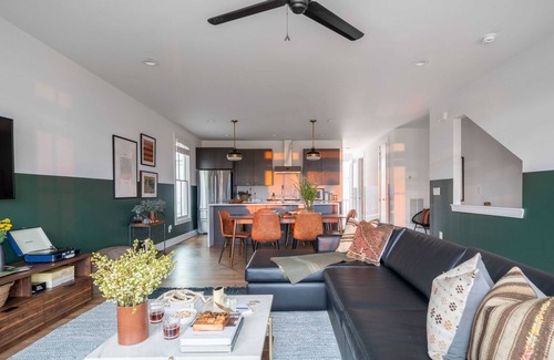 Buena Vista Cottage | Faith by Avantstay Stylish 4BR Condo in Heart of Nashville