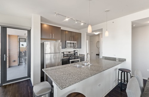 Evanston Apartment | "Faith of Evanston" 180°view, 2BDR +2Bath Urban luxury