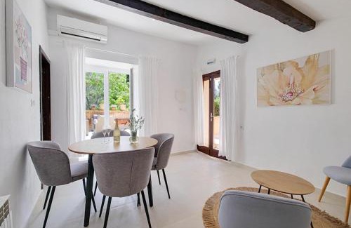 Manacor Apartment | FALCO , Apartment auf Finca Zenara, Terrasse, XXL-Pool, Küche, AC, WIFI, Yoga