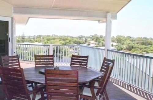 Falcon House | Falcon Bay Family Retreat